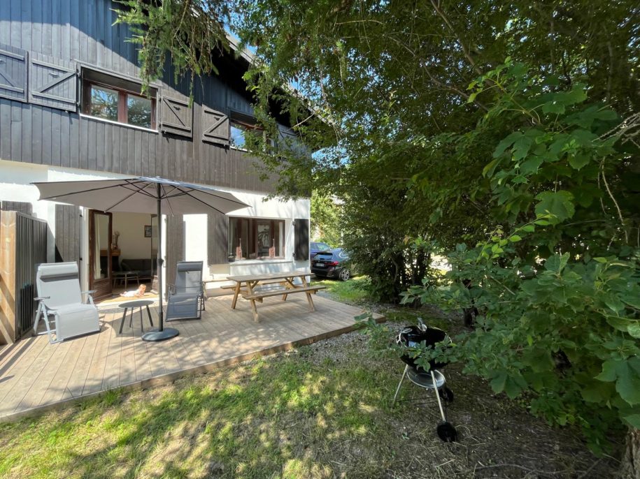 Terrace and enclosed garden at Chalet Le Goléon in Valloire