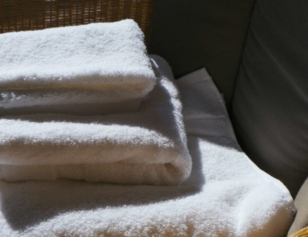 Linge de maison propre et soigneusement plié